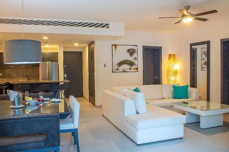 Residences At The Fives Playa del Carmen 5*,